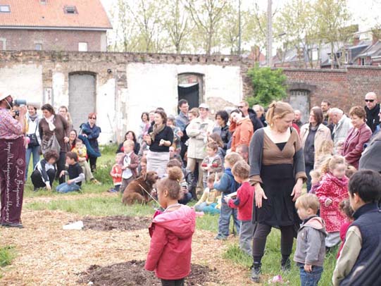 2010 MAI JARDIN DU BOUT DE LA RUE